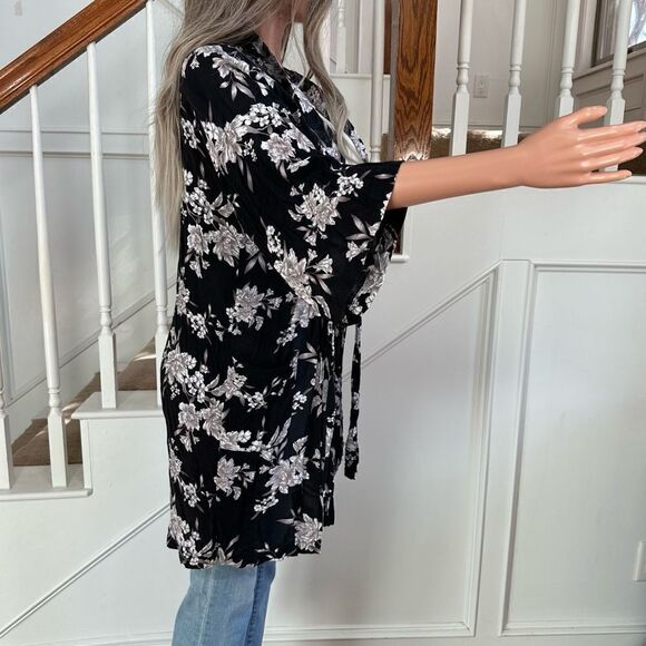 Spiritual Gangster black floral tie front kimono - Picture 8 of 12
